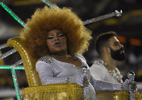 El Baile del Carnaval de Rio con Elza Soares: Una Noche de Música, Alegría y Recuerdos